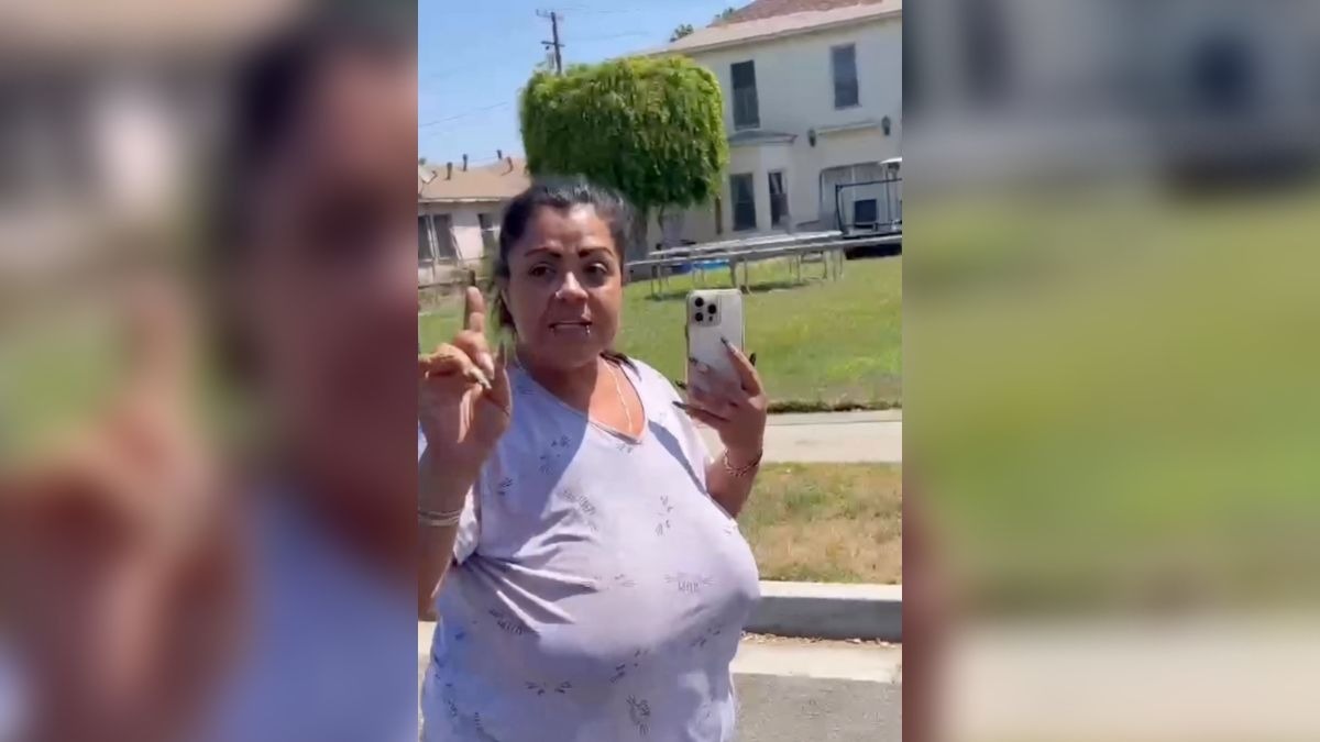 Mujer mexicana corre a tamalero de la calle en Estados Unidos