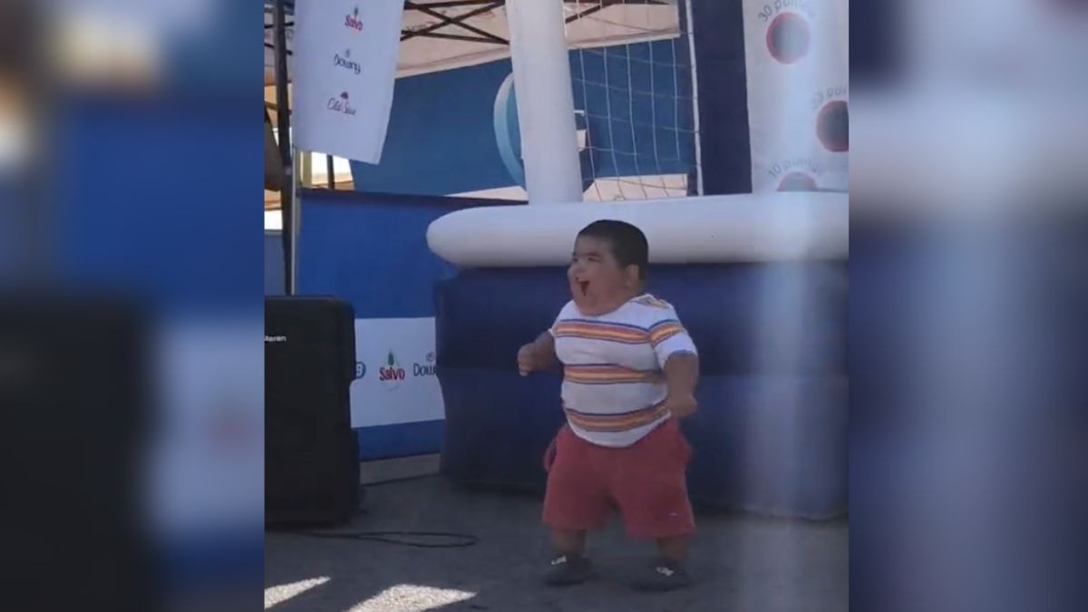 Niño baila la boda del huitlacoche