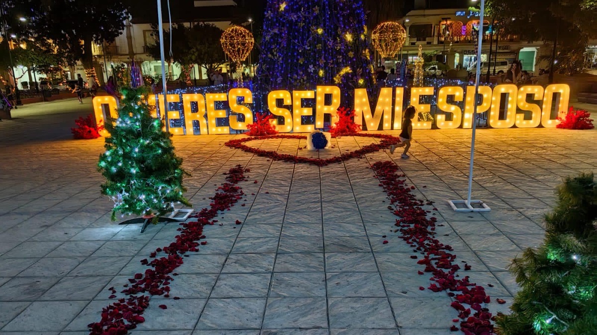 Mujer le pide matrimonio a su novio